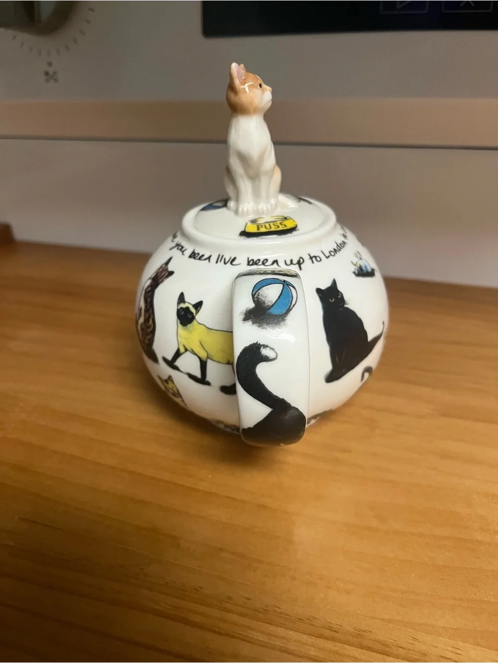 Kit-Tea Cat Porcelain Teapot designed in England by Paul Cardew